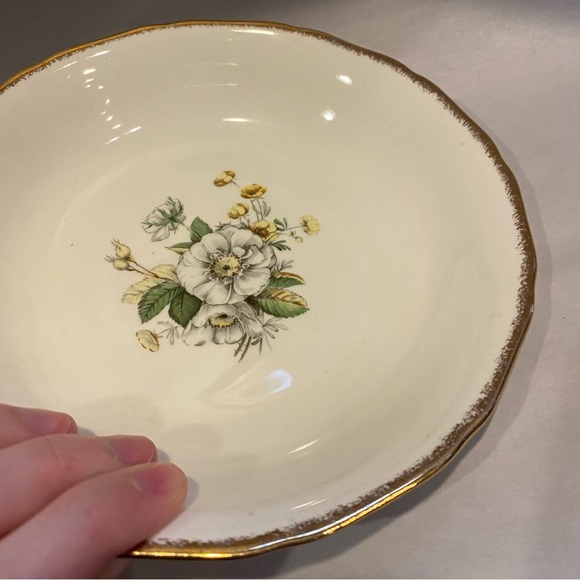 Single Replacement Canonsburg Plate - 7 3/8" Royal Wilton Magnolia 22k Gold Rim - Picture 7 of 9